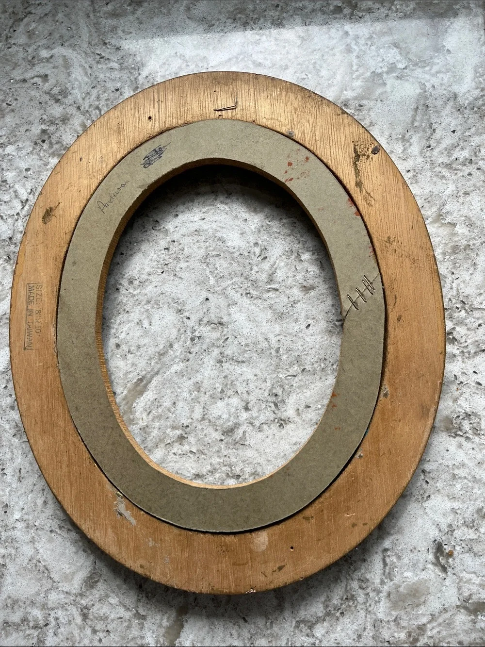 Vintage 1970s Ornate Gold painted Oval Wooden Picture Frame 8x10